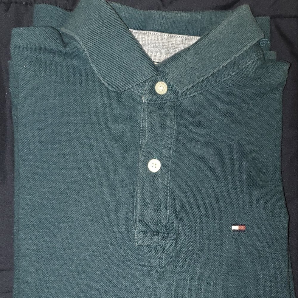 TOMMY HILFIGER POLO (MEDIUM)